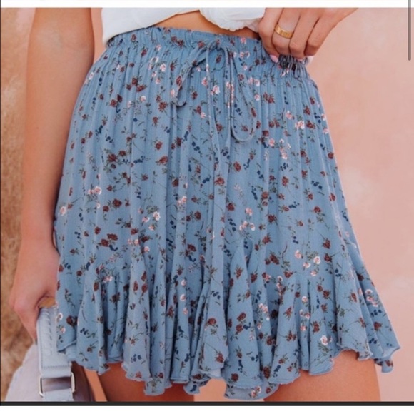 Vici Pants - NWT: VICI COLLECTION VERSA FLORAL RUFFLE SHORTS - BLUE